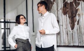 Юрист Остапенко: сотрудника могут уволить за несоблюдение офисного дресс-кода