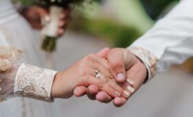 В КНР женщина нашла жениха на 30 лет моложе и подарила ему 600 млн рублей