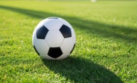 Футболист в Турции умер от инфаркта после удара мячом в грудь