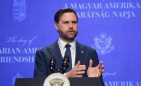 Вэнс обвинил Украину в попытках вмешательства в выборы США и Венгрии