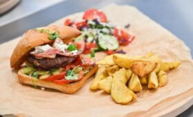 Роскачество проверит бургеры из популярных сетей фастфуда