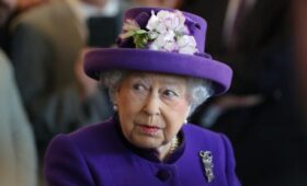 Биограф Лауни: королева Елизавета II сошла с ума к концу жизни