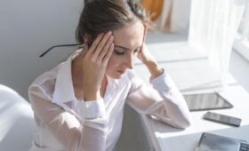 Невролог Комаров: лечение головной боли колой может закончиться инсультом