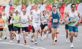 Юбилейная эстафета по Садовому кольцу проходит в Москве