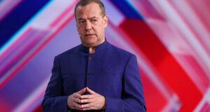 Медведев высмеял переговоры Зеленского и Пашиняна на английском языке