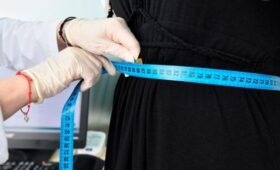 Диетолог Тутельян: число россиян с лишним весом составило 56%