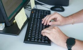 Юрист Филатов: увеличение лимита сверхурочной работы связано с острой нехваткой кадров