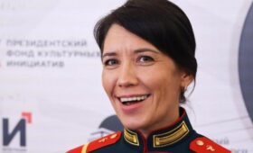 Первая женщина, ставшая Героем России на СВО, смотрела парад рядом с Путиным