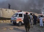 AP: 16 человек погибли в результате подрыва поезда на юго-западе Пакистана