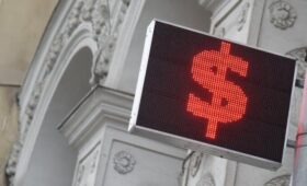 Аналитик Соболев допустил падение курса доллара летом ниже 72 рублей