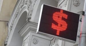 Аналитик Соболев допустил падение курса доллара летом ниже 72 рублей