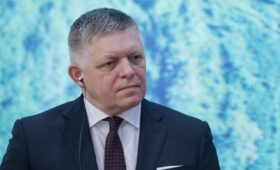 Фицо отработал ночную смену грузчиком в пекарне