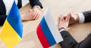 Ушаков заявил о паузе в трехсторонних переговорах по Украине