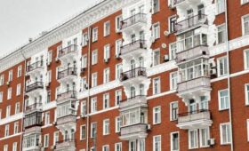 В Москве обновили 115 домов с барельефами на фасадах