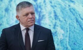 Фицо заявил, что шокирован планами Мерца поговорить с ним о поездке в Москву