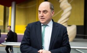 МВД РФ объявило в розыск экс-министра обороны Великобритании Бена Уоллеса