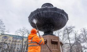 Более 2 тысяч объектов промыли после зимы в Москве