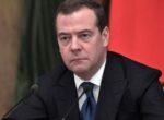 Медведев вспомнил о выкупе детсадов под офисы в 1990-е годы