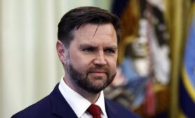 Вице-президент США сравнил себя с Кевином из «Один дома» во время визита Трампа в КНР