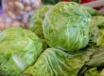 Сезон молодой капусты начался на столичных ярмарках