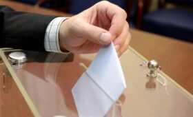 Подоляк: выборы президента на Украине могут состояться весной 2027 года