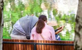 В Госдуму внесли законопроект о выплатах неработающим родителям с детьми