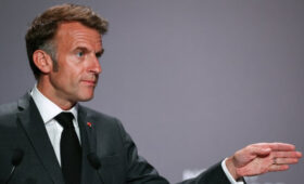 Le Monde: в резиденции Макрона прошли обыски