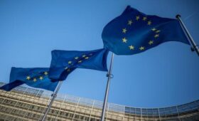 Страны ЕС проведут дискуссию о возможных переговорах с РФ в конце мая