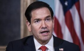 Госсекретарь США Рубио стал диджеем на свадьбе