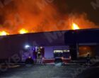 Пять человек эвакуировали из горящего здания на Вернисажной улице в Москве
