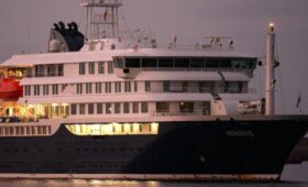 Россиянин из экипажа MV Hondius останется на борту до прибытия в Нидерланды