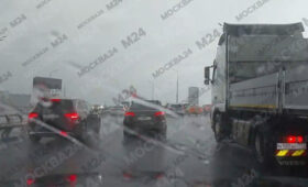 Ливень с грозой обрушились на Москву