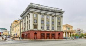 Утраченные скульптуры атлетов на фасаде здания на Большой Дмитровке восстановят