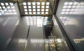 Более 1,3 тыс лифтов заменили в Москве в рамках программы капремонта