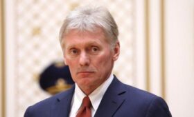 Песков назвал прагматизмом решение Британии разрешить импорт топлива из нефти РФ