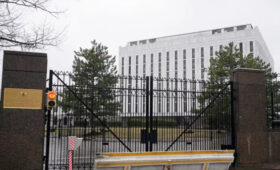 Посольство РФ потребовало гуманного содержания экстрадированных в США россиян