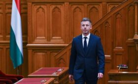Парламент Венгрии избрал Петера Мадьяра новым премьер-министром страны