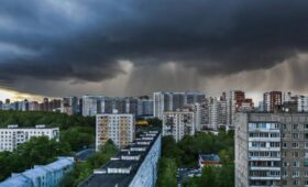 Ливень с грозой, градом и сильным ветром накроет Москву 22 мая