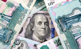 Курс доллара опустился ниже 74 рублей впервые с начала 2023 года