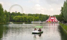 «Мосбилет» приглашает горожан покататься на лодках и катамаранах в парке