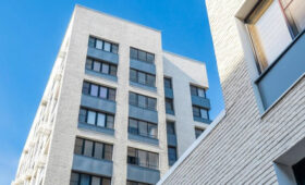 Почти 4,7 тыс москвичей получили квартиры по реновации в Можайском районе
