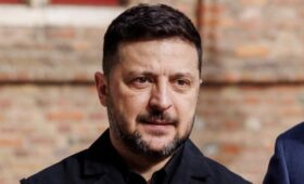Мирошник заявил, что Зеленского устраивает продолжение конфликта