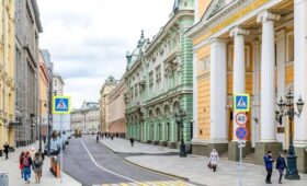 Дорожно-ремонтные работы начались на улице Ильинке в Москве