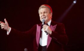 Лещенко осудил лозунговость в современных патриотических песнях