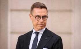 Стубб заявил, что готовность Европы говорить с Путиным определит позиция США по Украине