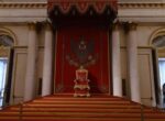 Глава «Эрмитажа» Пиотровский назвал вандализмом инцидент с посетителем на троне