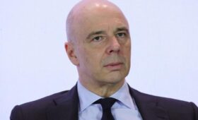 Силуанов заявил, что расчеты за нефть в мире из традиционного доллара переходят в юань