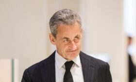 Экс-президент Франции Саркози получил условно-досрочное освобождение