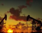 Bloomberg: мировые запасы нефти сокращаются рекордными темпами