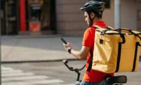 В Москве утвердили новый регламент работы курьерских служб